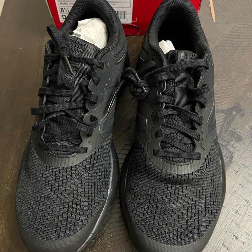 Mens NWB New Balance Sneaker - Picture 2 of 4